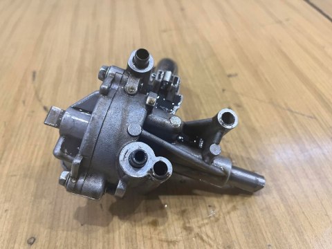 HONDA VF 750 F POMPA POMPKA OLEJU OLEJOWA HONDA VF 750 F POMPA POMPKA OLEJU OLEJOWA