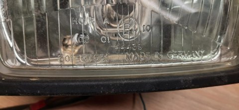 LAMPA HALOGEN HELLA H4 JOHN DEREE CASE LAMPA HALOGEN HELLA H4 JOHN DEREE CASE