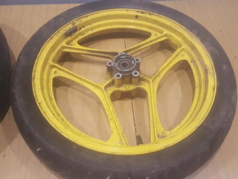 SUZUKI GSXR 1100 KOŁO FELGA PRZÓD PRZEDNIE SUZUKI GSXR 1100 KOŁO FELGA PRZÓD PRZEDNIE