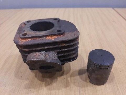EXPLORER 50 2T CYLINDER TŁOK 3XY00 KOMPLET EXPLORER 50 2T CYLINDER TŁOK 3XY00 KOMPLET
