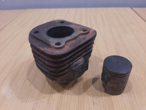 EXPLORER 50 2T CYLINDER TŁOK 3XY00 KOMPLET EXPLORER 50 2T CYLINDER TŁOK 3XY00 KOMPLET