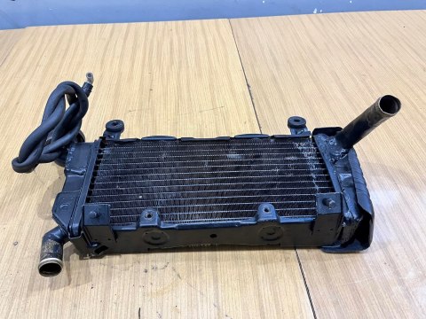 HONDA VF 750 F CHŁODNICA WODY CIECZY