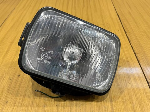 HONDA VF 750 F REFLEKTOR LAMPA PRZÓD PRZEDNIA HONDA VF 750 F REFLEKTOR LAMPA PRZÓD PRZEDNIA
