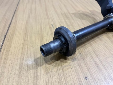 YAMAHA YZF 600 THUNDERCAT 4TV SZTYCA PÓŁKA DOLNA