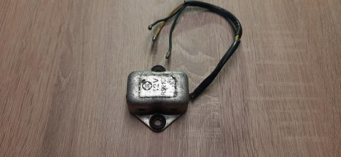 HONDA CB 250 350 REGULATOR NAPIĘCIA HONDA CB 250 350 REGULATOR NAPIĘCIA