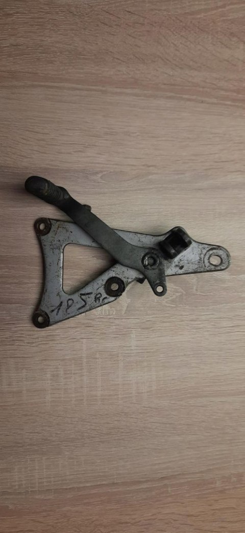 SUZUKI RG 125 SET PODNÓŻEK KIEROWCY DŹWIGNIA SUZUKI RG 125 SET PODNÓŻEK KIEROWCY DŹWIGNIA
