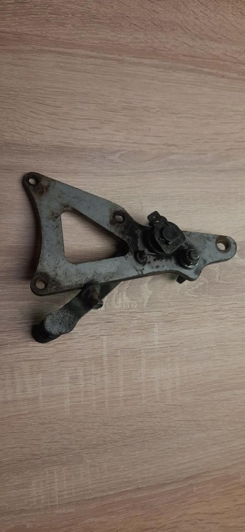 SUZUKI RG 125 SET PODNÓŻEK KIEROWCY DŹWIGNIA SUZUKI RG 125 SET PODNÓŻEK KIEROWCY DŹWIGNIA
