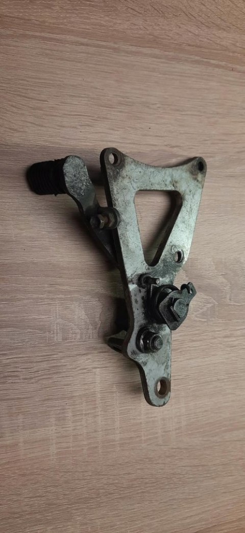 SUZUKI RG 125 SET PODNÓŻEK KIEROWCY DŹWIGNIA SUZUKI RG 125 SET PODNÓŻEK KIEROWCY DŹWIGNIA