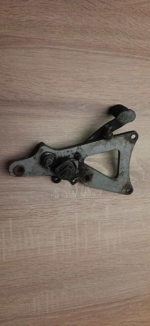 SUZUKI RG 125 SET PODNÓŻEK KIEROWCY DŹWIGNIA SUZUKI RG 125 SET PODNÓŻEK KIEROWCY DŹWIGNIA