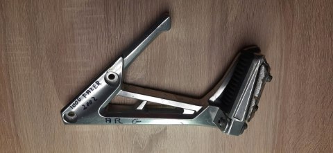 YAMAHA FZS 1000 FAZER 01-05 SET PODNÓŻEK TYŁ YAMAHA FZS 1000 FAZER 01-05 SET PODNÓŻEK TYŁ