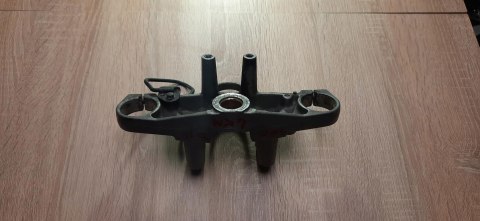 YAMAHA XJ 900 4KM PÓŁKA GÓRNA ZAWIESZENIA