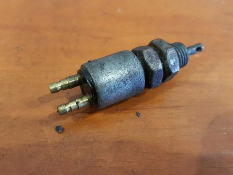 SUZUKI GS 550 77-78 CZUJNIK HAMULCA NOŻNEGO STOPU SUZUKI GS 550 77-78 CZUJNIK HAMULCA NOŻNEGO STOPU