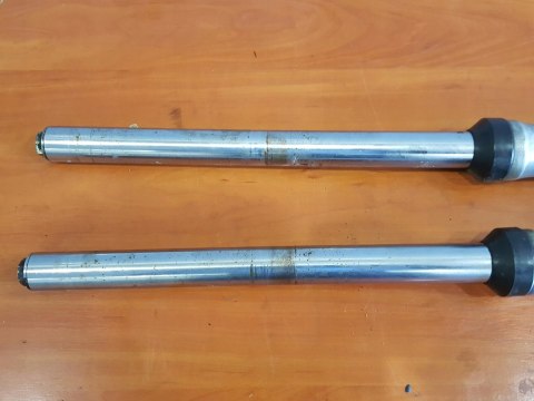 SUZUKI GS 550 77-78 LAGI ZAWIESZENIE PRZÓD PROSTE SUZUKI GS 550 77-78 LAGI ZAWIESZENIE PRZÓD PROSTE