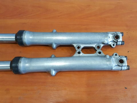 SUZUKI GS 550 77-78 LAGI ZAWIESZENIE PRZÓD PROSTE SUZUKI GS 550 77-78 LAGI ZAWIESZENIE PRZÓD PROSTE