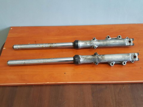 SUZUKI GS 550 77-78 LAGI ZAWIESZENIE PRZÓD PROSTE SUZUKI GS 550 77-78 LAGI ZAWIESZENIE PRZÓD PROSTE