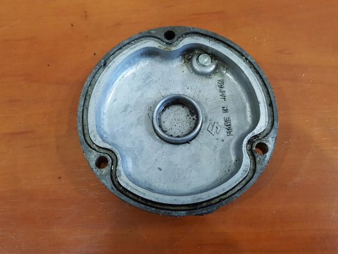 SUZUKI GS 550 77-78 POKRYWA DEKIEL FILTRA OLEJU SUZUKI GS 550 77-78 POKRYWA DEKIEL FILTRA OLEJU