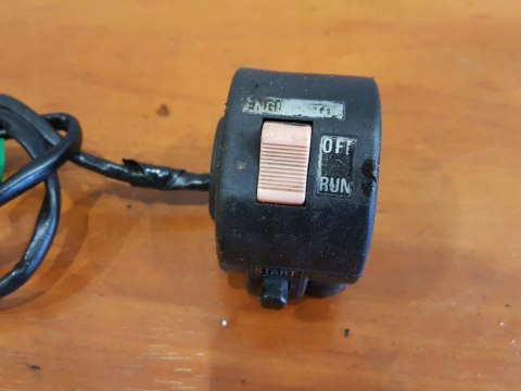 SUZUKI GS 550 77-78 PRZEŁĄCZNIK PRAWY