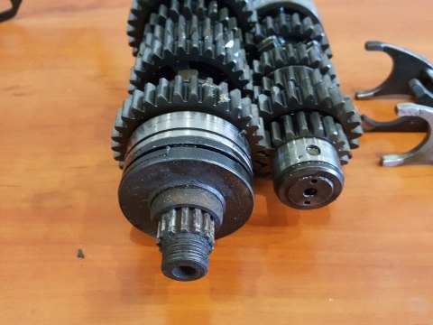SUZUKI GS 550 77-78 SKRZYNIA BIEGÓW WODZIKI KPL SUZUKI GS 550 77-78 SKRZYNIA BIEGÓW WODZIKI KPL