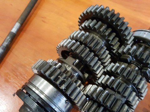 SUZUKI GS 550 77-78 SKRZYNIA BIEGÓW WODZIKI KPL SUZUKI GS 550 77-78 SKRZYNIA BIEGÓW WODZIKI KPL