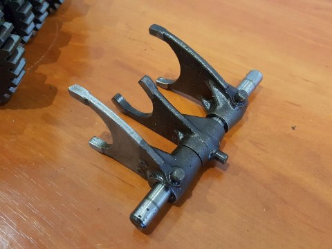 SUZUKI GS 550 77-78 SKRZYNIA BIEGÓW WODZIKI KPL SUZUKI GS 550 77-78 SKRZYNIA BIEGÓW WODZIKI KPL