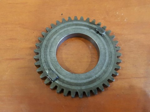 SUZUKI GS 550 77-78 TRYB ZĘBATKA ZDAWCZA SUZUKI GS 550 77-78 TRYB ZĘBATKA ZDAWCZA