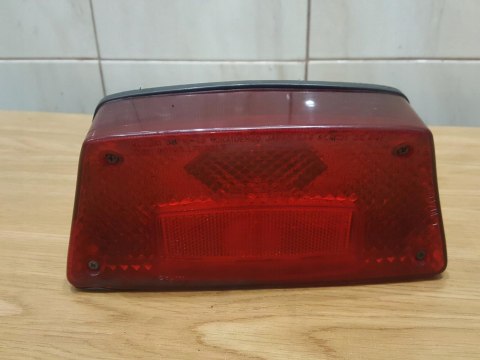 SUZUKI GSX 550 ES LAMPA REFLEKTOR TYŁ TYLNY SUZUKI GSX 550 ES LAMPA REFLEKTOR TYŁ TYLNY
