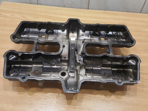 SUZUKI GSX 550 ES POKRYWA DEKIEL GŁOWICY SUZUKI GSX 550 ES POKRYWA DEKIEL GŁOWICY