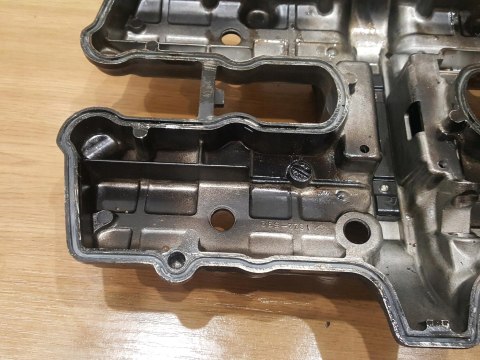 SUZUKI GSX 550 ES POKRYWA DEKIEL GŁOWICY SUZUKI GSX 550 ES POKRYWA DEKIEL GŁOWICY