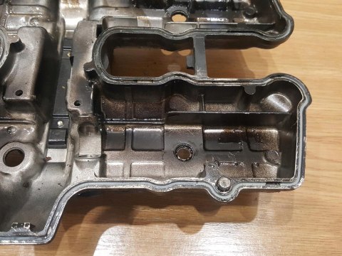 SUZUKI GSX 550 ES POKRYWA DEKIEL GŁOWICY SUZUKI GSX 550 ES POKRYWA DEKIEL GŁOWICY