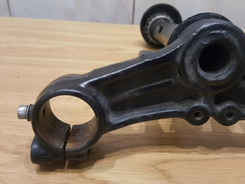 SUZUKI GSX 550 ES PÓŁKA DOLNA ZAWIESZENIA SUZUKI GSX 550 ES PÓŁKA DOLNA ZAWIESZENIA