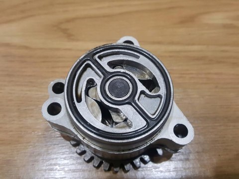 SUZUKI GSX 550 ES POMPA OLEJU OLEJOWA SUZUKI GSX 550 ES POMPA OLEJU OLEJOWA