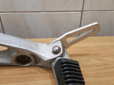 SUZUKI GSX 550 ES SET PODNÓŻEK PASAŻERA KIEROWCY SUZUKI GSX 550 ES SET PODNÓŻEK PASAŻERA KIEROWCY