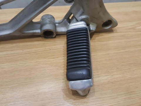 SUZUKI GSX 550 ES SET PODNÓŻEK PASAŻERA KIEROWCY SUZUKI GSX 550 ES SET PODNÓŻEK PASAŻERA KIEROWCY