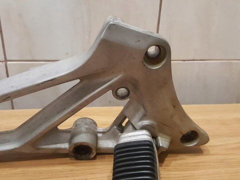 SUZUKI GSX 550 ES SET PODNÓŻEK PASAŻERA KIEROWCY SUZUKI GSX 550 ES SET PODNÓŻEK PASAŻERA KIEROWCY