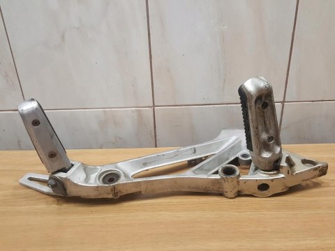 SUZUKI GSX 550 ES SET PODNÓŻEK PASAŻERA KIEROWCY SUZUKI GSX 550 ES SET PODNÓŻEK PASAŻERA KIEROWCY