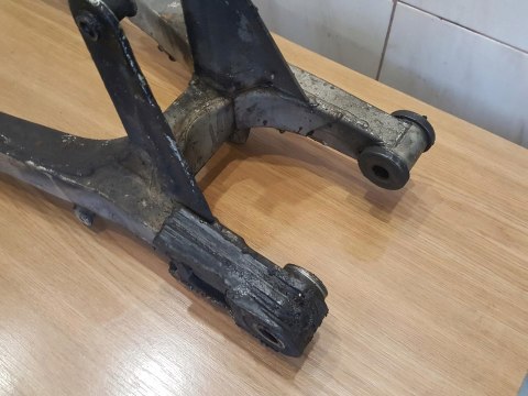 SUZUKI GSX 550 ES WAHACZ MOCOWANIE KOŁA SUZUKI GSX 550 ES WAHACZ MOCOWANIE KOŁA