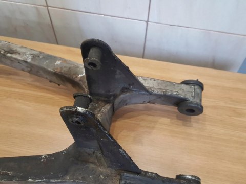 SUZUKI GSX 550 ES WAHACZ MOCOWANIE KOŁA SUZUKI GSX 550 ES WAHACZ MOCOWANIE KOŁA