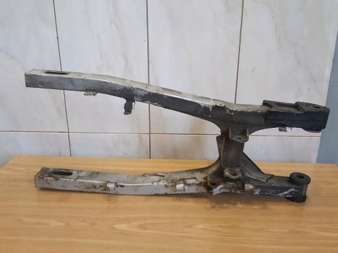 SUZUKI GSX 550 ES WAHACZ MOCOWANIE KOŁA SUZUKI GSX 550 ES WAHACZ MOCOWANIE KOŁA