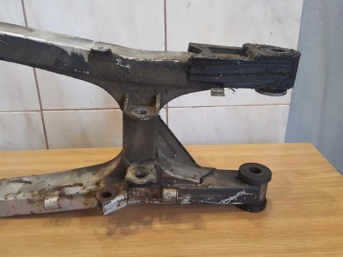 SUZUKI GSX 550 ES WAHACZ MOCOWANIE KOŁA SUZUKI GSX 550 ES WAHACZ MOCOWANIE KOŁA
