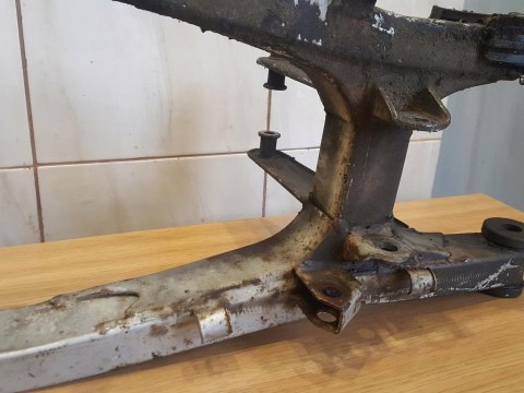 SUZUKI GSX 550 ES WAHACZ MOCOWANIE KOŁA SUZUKI GSX 550 ES WAHACZ MOCOWANIE KOŁA