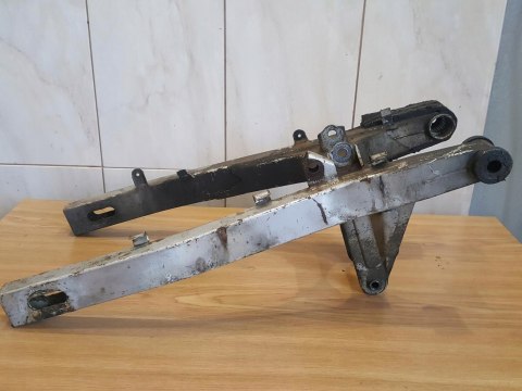 SUZUKI GSX 550 ES WAHACZ MOCOWANIE KOŁA SUZUKI GSX 550 ES WAHACZ MOCOWANIE KOŁA