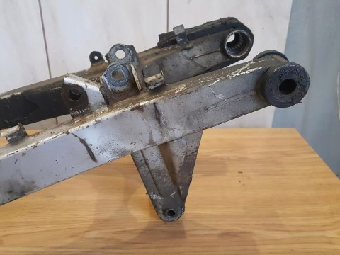 SUZUKI GSX 550 ES WAHACZ MOCOWANIE KOŁA SUZUKI GSX 550 ES WAHACZ MOCOWANIE KOŁA