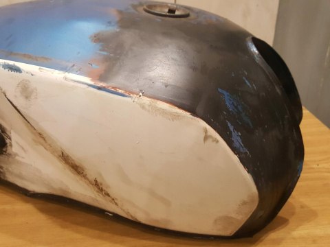 SUZUKI GSX 550 ES ZBIORNIK BAK PALIWA PALIWOWY SUZUKI GSX 550 ES ZBIORNIK BAK PALIWA PALIWOWY