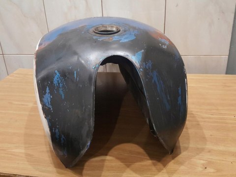 SUZUKI GSX 550 ES ZBIORNIK BAK PALIWA PALIWOWY SUZUKI GSX 550 ES ZBIORNIK BAK PALIWA PALIWOWY