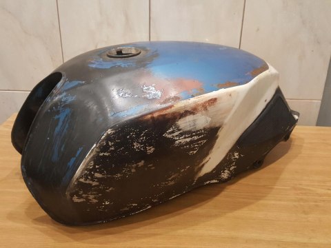 SUZUKI GSX 550 ES ZBIORNIK BAK PALIWA PALIWOWY SUZUKI GSX 550 ES ZBIORNIK BAK PALIWA PALIWOWY