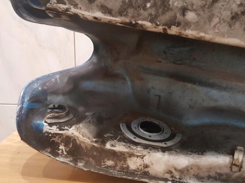 SUZUKI GSX 550 ES ZBIORNIK BAK PALIWA PALIWOWY SUZUKI GSX 550 ES ZBIORNIK BAK PALIWA PALIWOWY