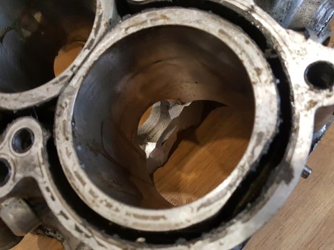 TRIUMPH DAYTONA 675 CYLINDER TŁOKI BLOK KARTER