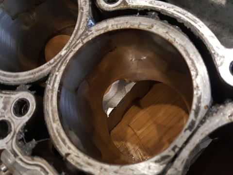 TRIUMPH DAYTONA 675 CYLINDER TŁOKI BLOK KARTER