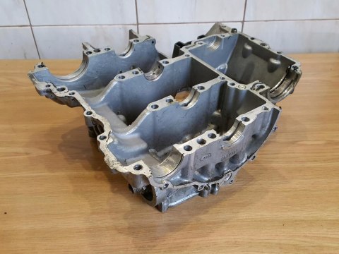 TRIUMPH DAYTONA 675 KARTER BLOK SILNIKA POŁÓWKA