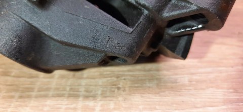 TRIUMPH DAYTONA 900 ZACISK HAMULCOWY PRZÓD PRAWY